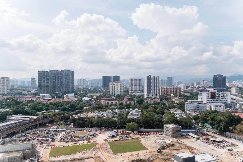 Tr Lovely 3 Bedroom Unit 6pax Next To Titiwangsa Lrt Apartment